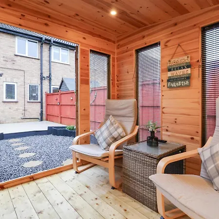 127 Bellhouse Way 別荘