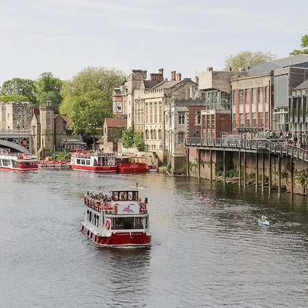 127 Bellhouse Way 別荘 ヨーク